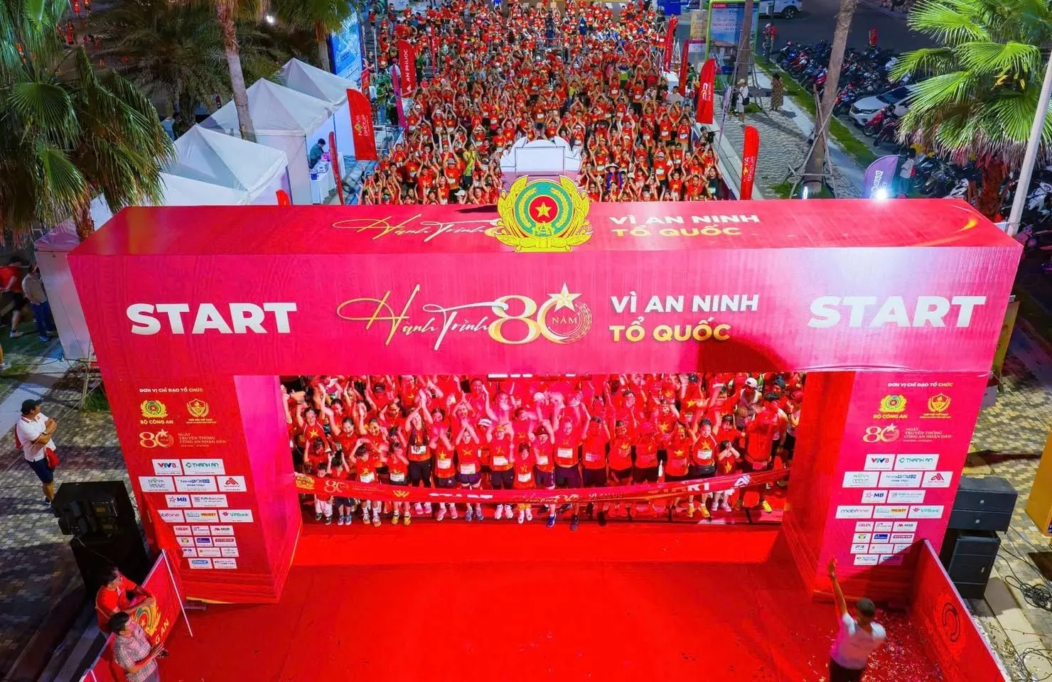 A start area full of red seen from above, the 2025 edition in Phan Thiết