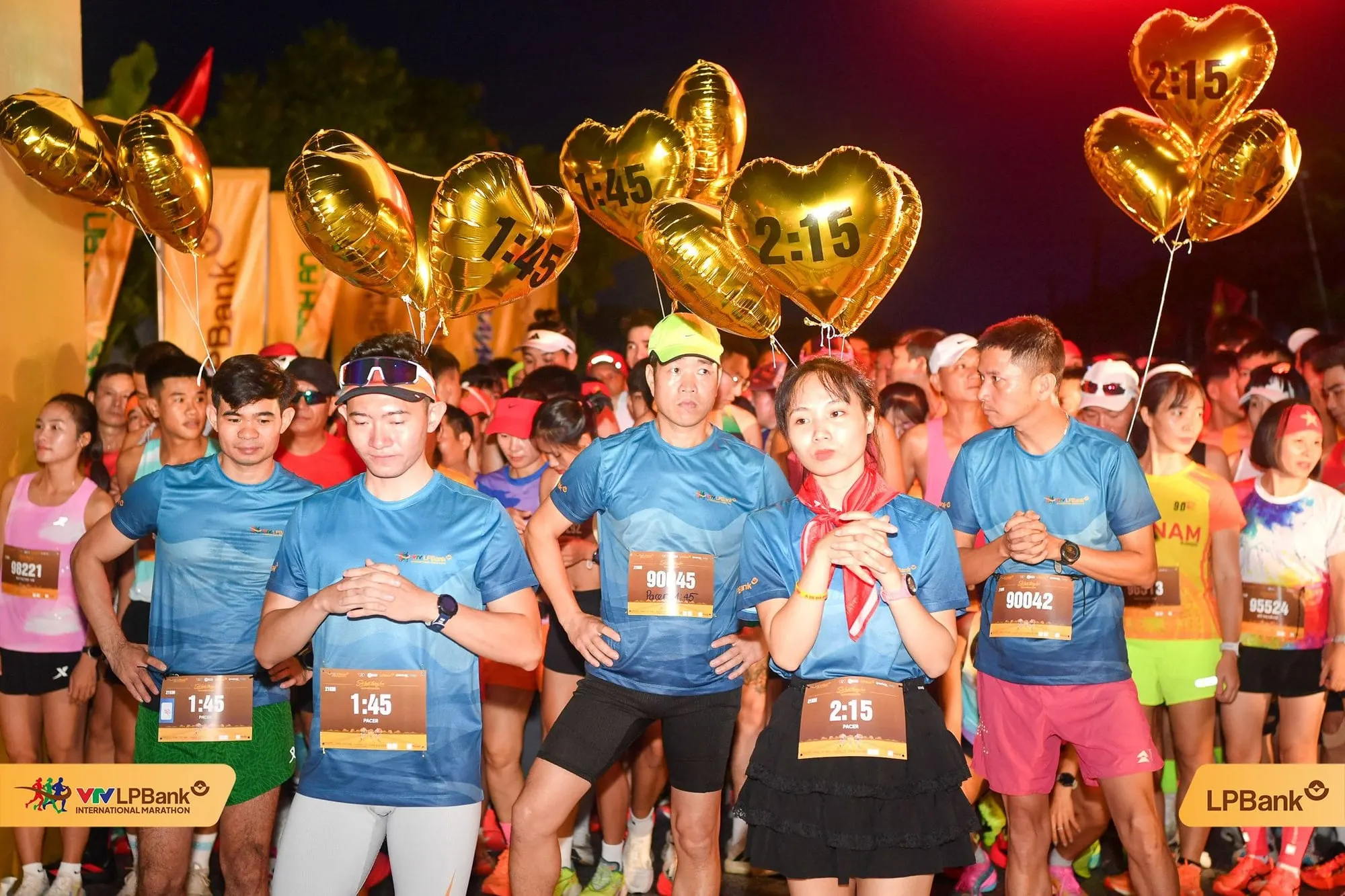 Pacers in blue with gold heart balloons marked 1:45 and 2:15