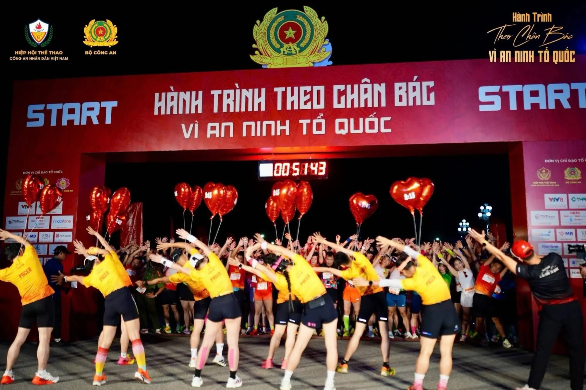 Pacers in yellow lead a warm-up before the start line